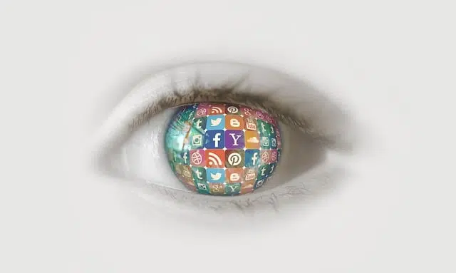 social-media-3739315_640